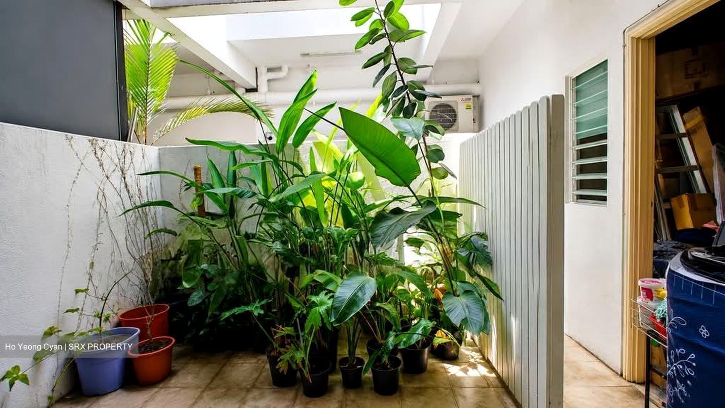 Changi South Avenue 1 (D16), Terrace #563508341